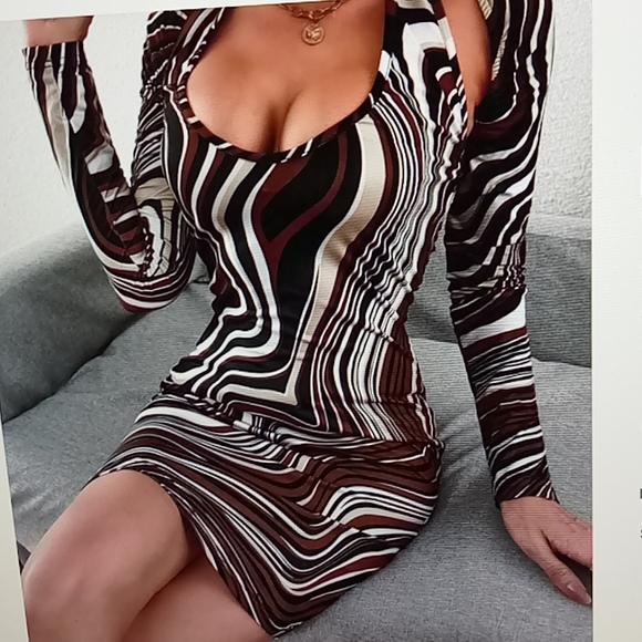 Dress - Picture 3 of 7